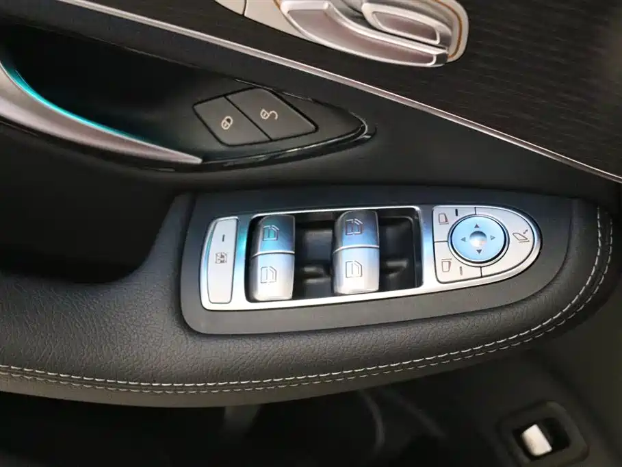 Mercedes-Benz GLC Coupe 2022 Facelift GLC 300 4MATIC Coupe SUV фото 14