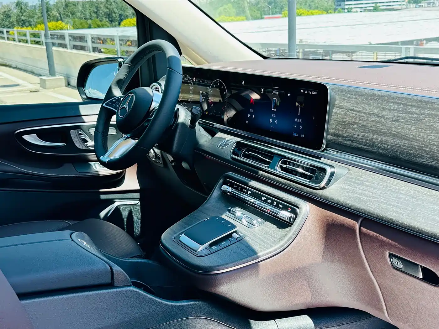 Mercedes-Benz V-Class 2024 V 300 L Long Wheelbase Luxury Edition фото 38