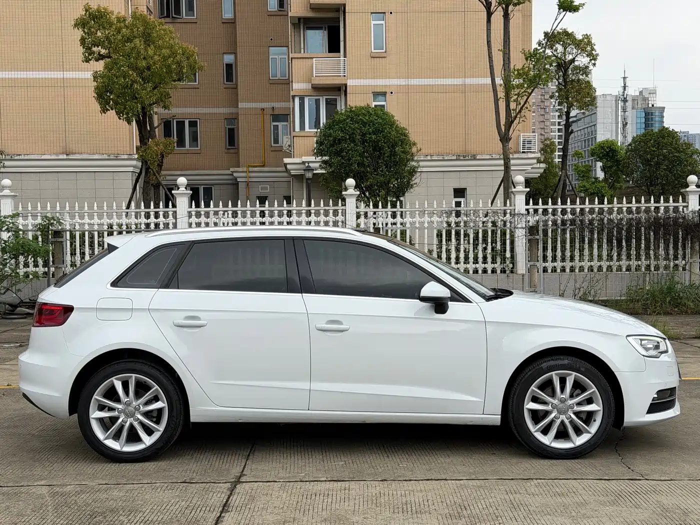 Audi A3 2014 Sportback 35 TFSI Automatic Comfort фото 3