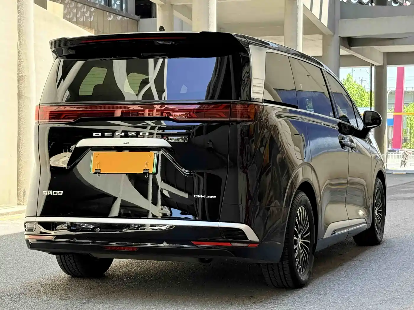 Denza D9 2024 DM-i 980 AWD Premium фото 4