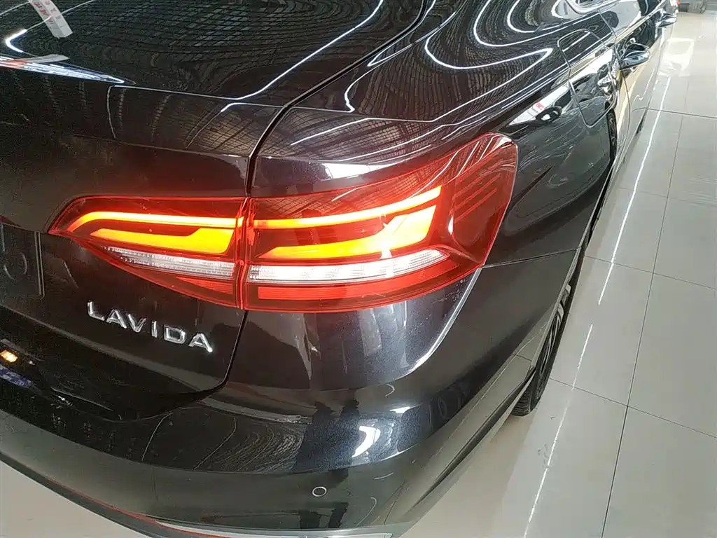 Volkswagen Lavida 2024 Model 300TSI DSG Full Comfort Edition фото 8