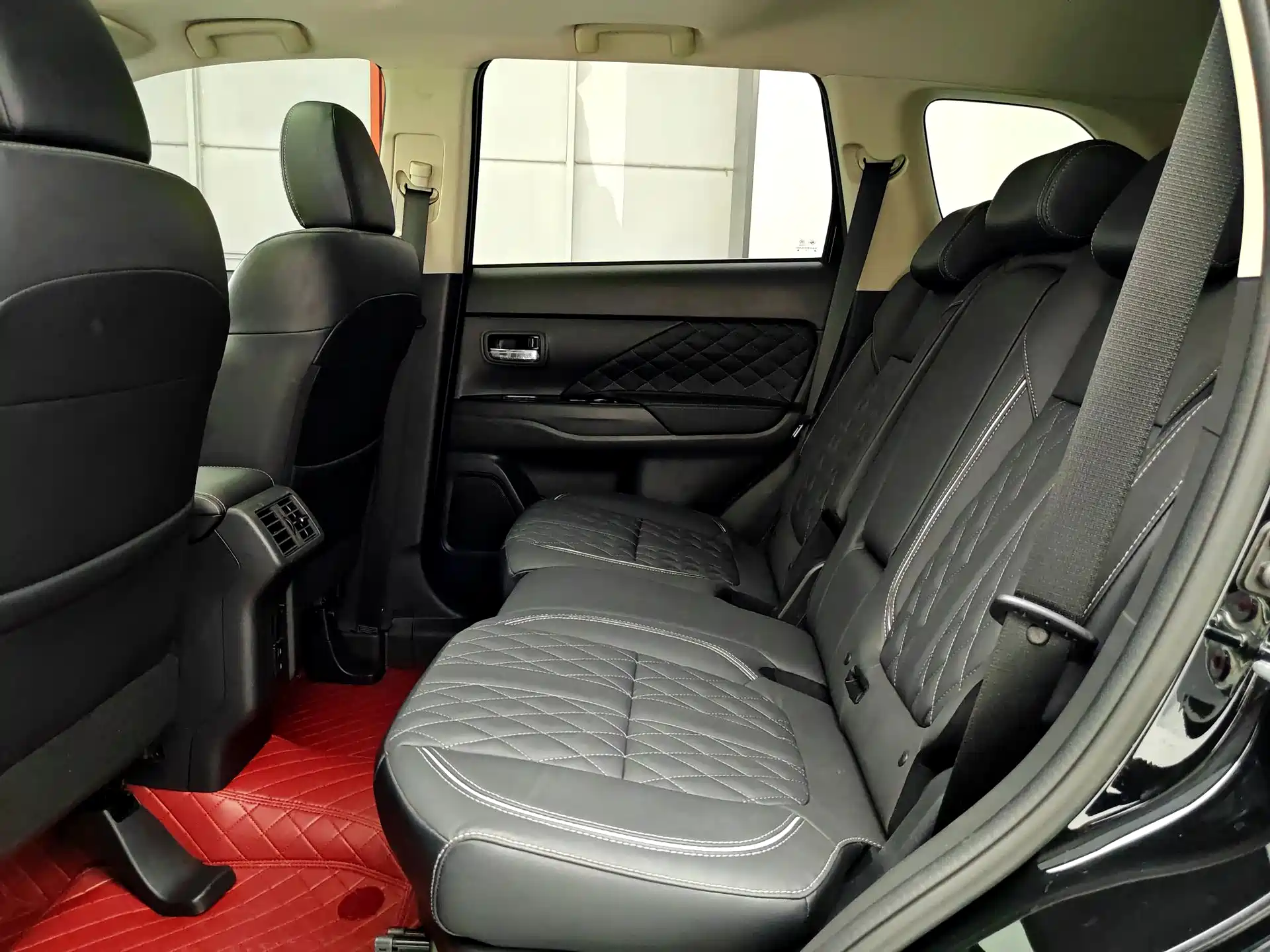 Фото 6 - Mitsubishi Outlander