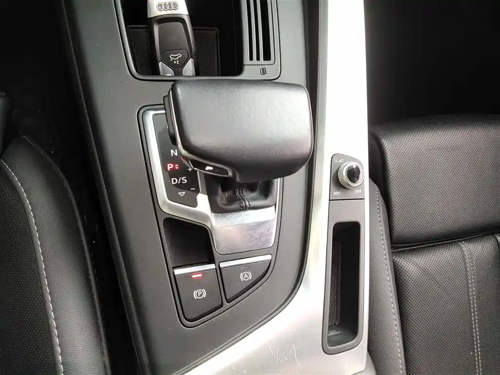 Audi A4L 2020 40 TFSI Fashion Dynamic Edition фото 14