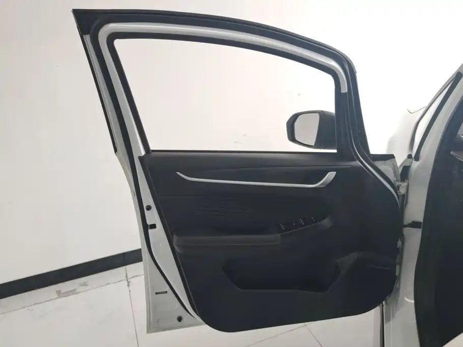 Фото 7 - Geely Vision X3