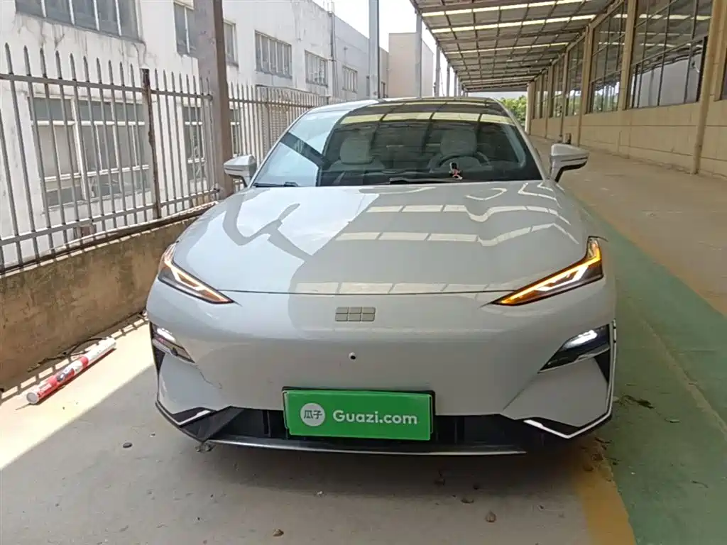 Geely Galaxy Galaxy E8 2024 665km RWD Starship Voyager Edition фото 3