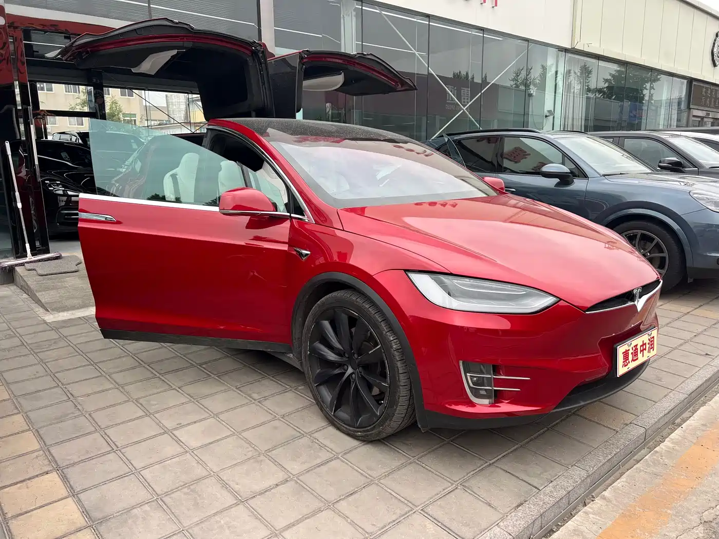 TESLA MODEL X