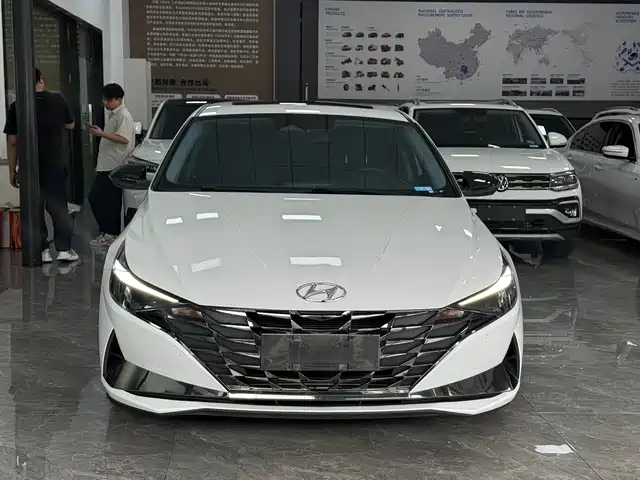 Hyundai Elantra 2022 1.5L CVT LUX Premium Edition — фото 2
