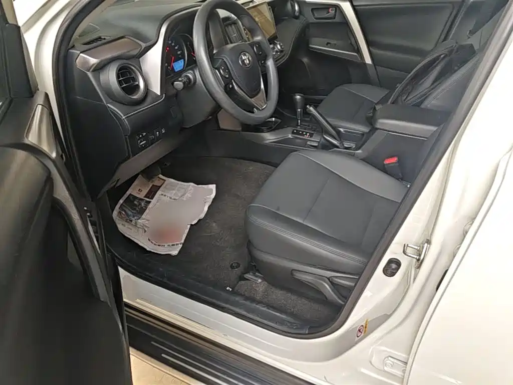 Toyota RAV4 Rongfang 2016 2.0L CVT 2WD Trend (China V) фото 16