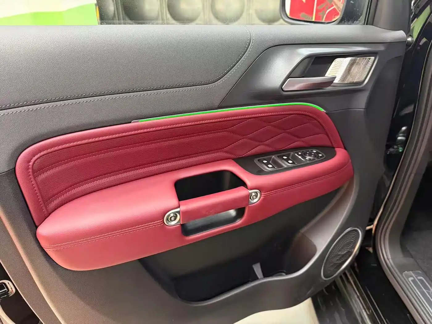 Tank 300 New Energy 2025 Hi4-T 36.7kWh Edition фото 17