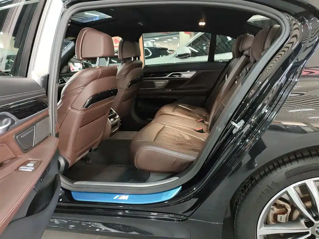 BMW 7 Series 2019 730Li M Sport Package фото 17
