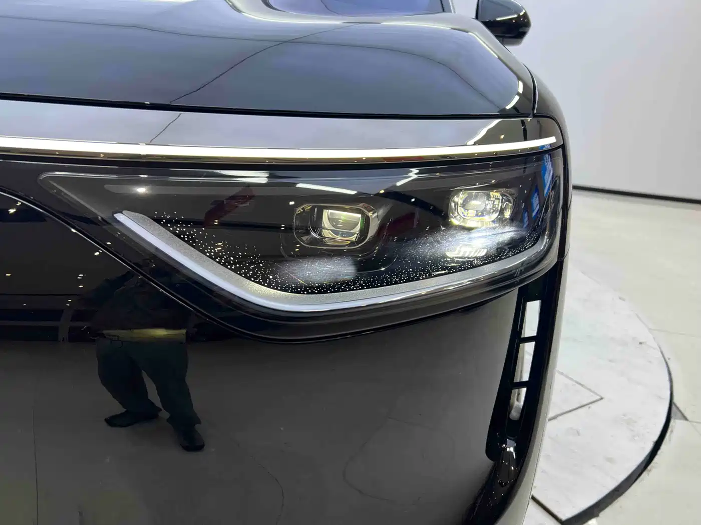 AITO Wenjie AITO M8 2025 Extended Range Ultra 53.4kWh 6-Seater фото 7