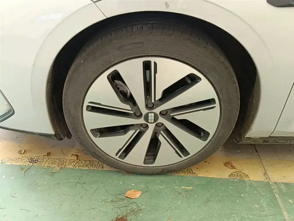 Geely Galaxy Galaxy E8 2024 665km RWD Starship Voyager Edition фото 23