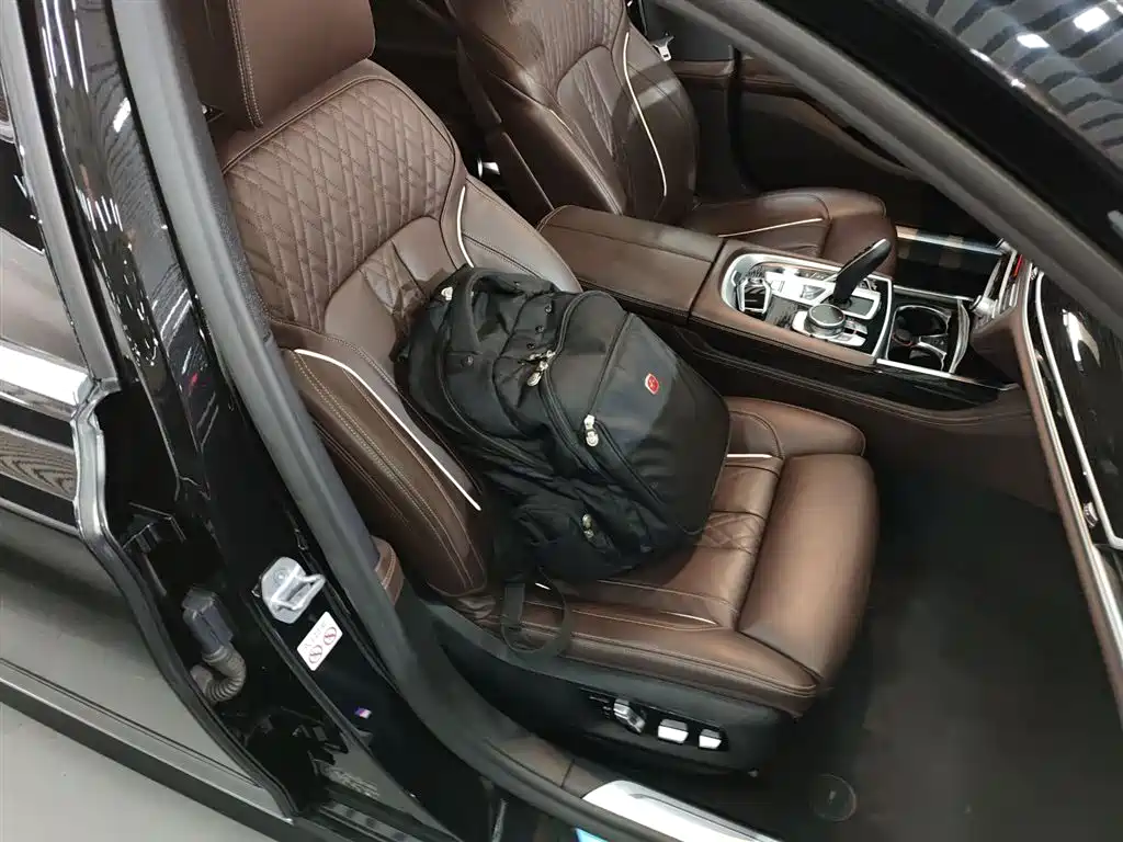 BMW 7 Series 2019 730Li M Sport Package фото 25