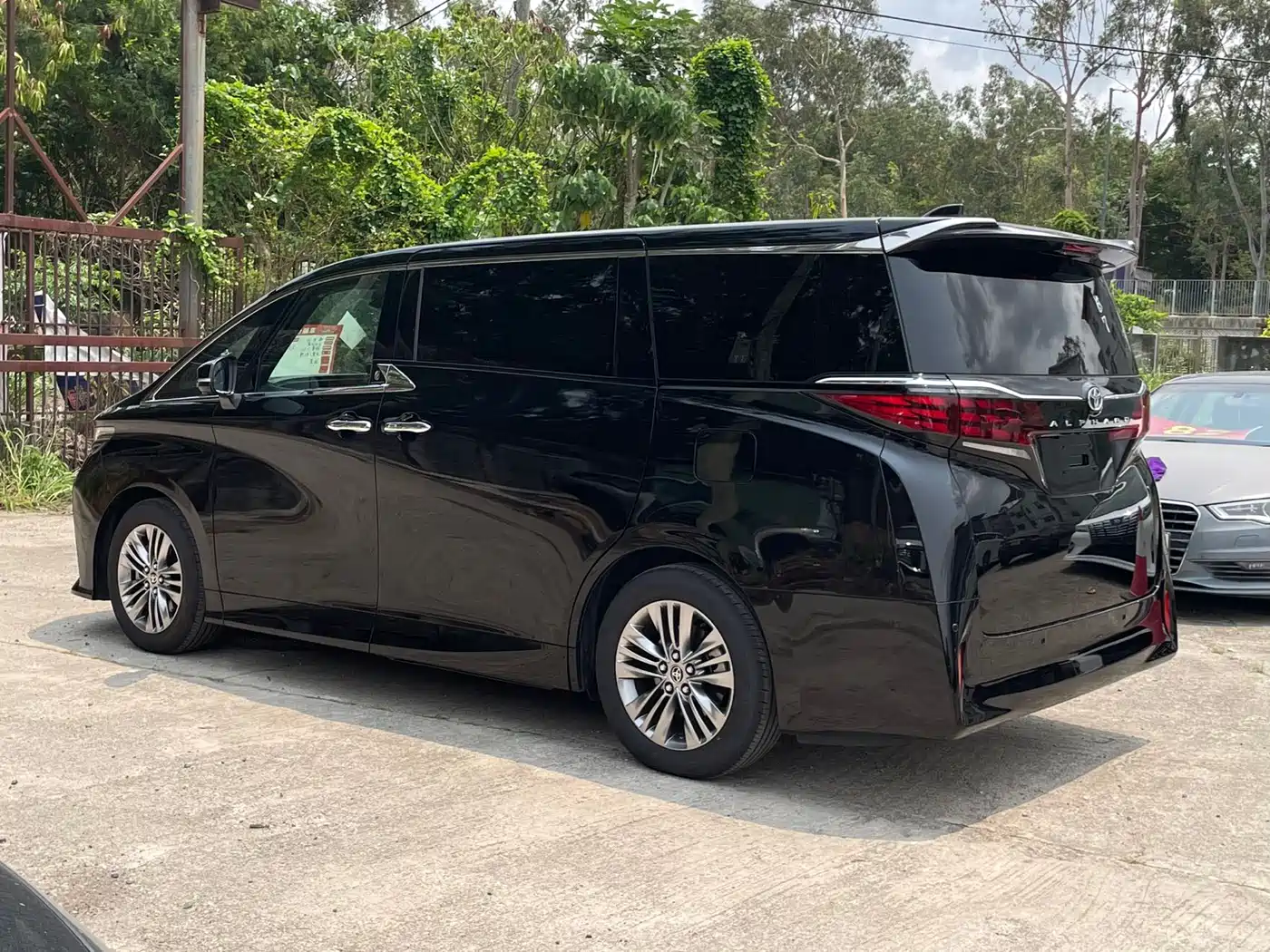 Toyota Alphard 2025 Hybrid 2.5L Prestige Gold Edition фото 4