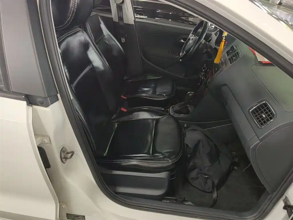 Volkswagen Polo 2016 1.6L Automatic Comfort фото 25
