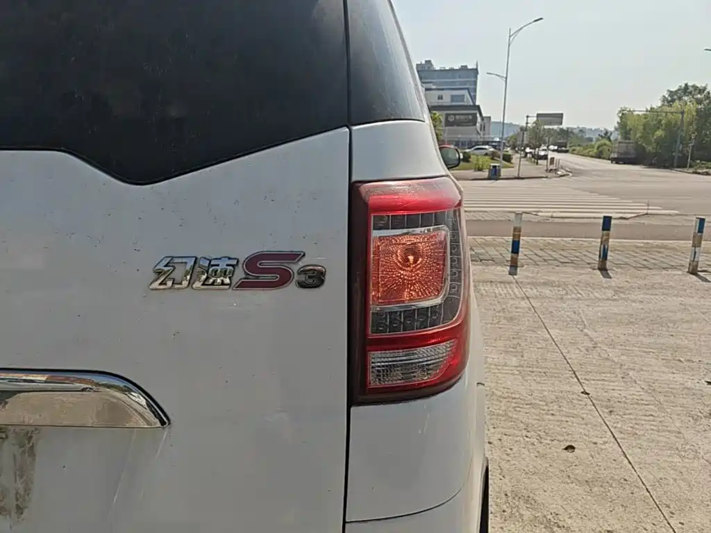 BAIC Huansu S3 2015 2014 1.5L Luxury (China IV)