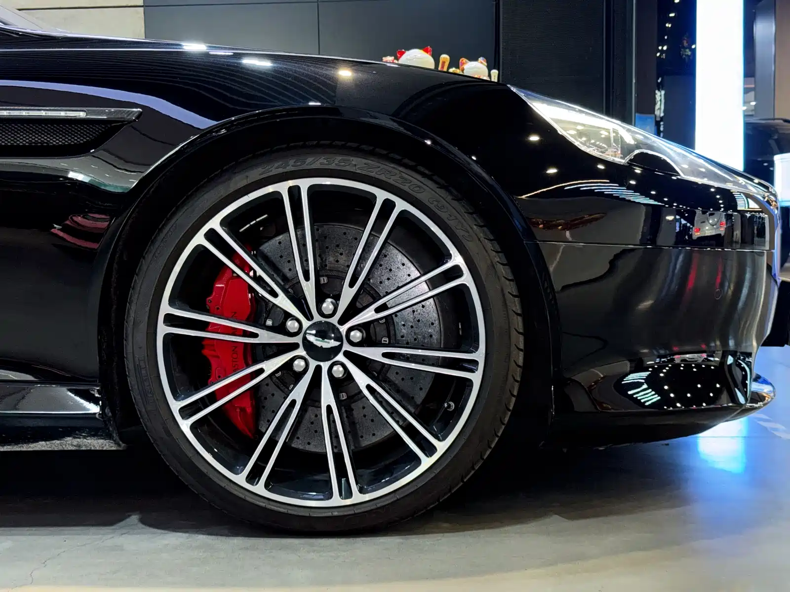 Фото 6 - Aston Martin DB9