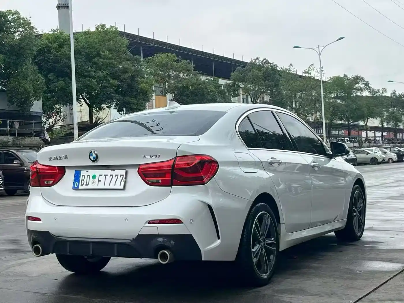 BMW 1 Series 2023 120i M Sport фото 7