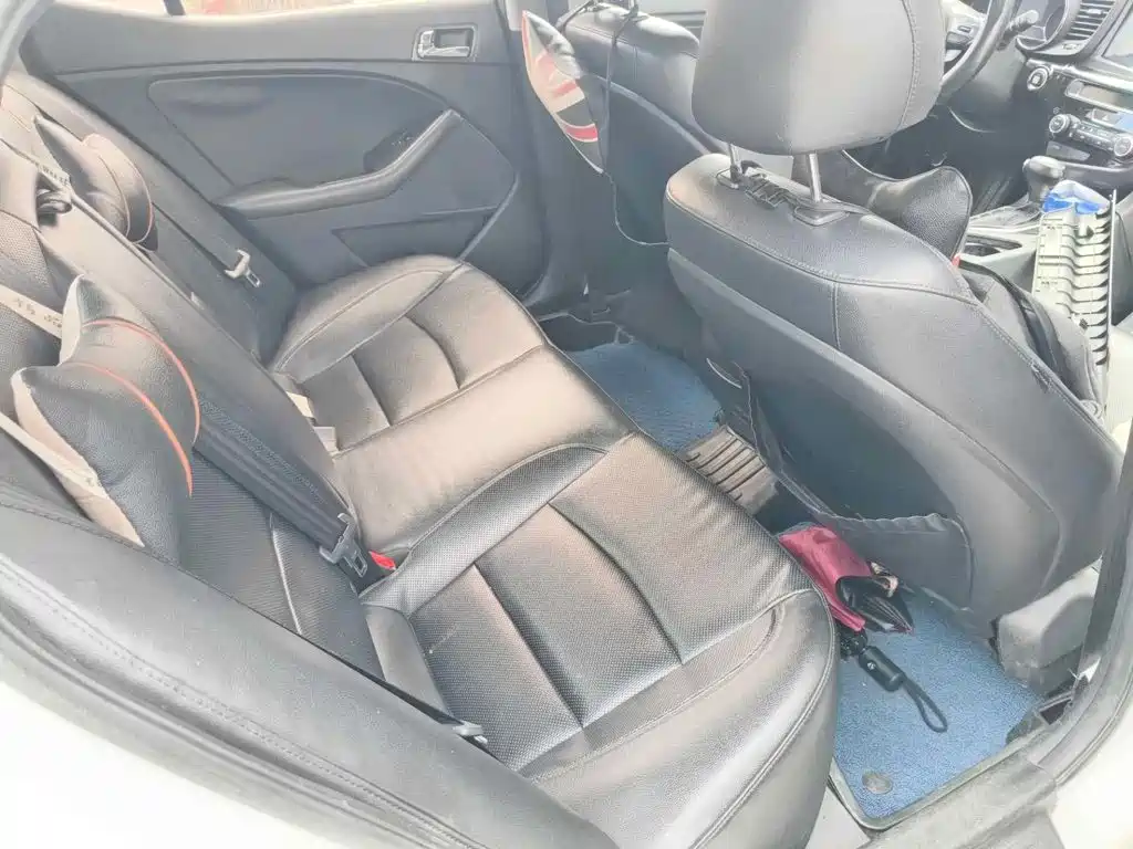 Photo 11 - Kia K5