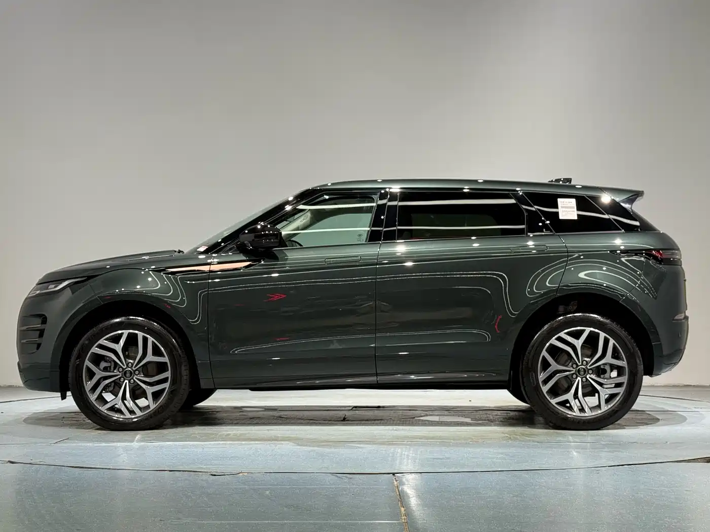 Land Rover Range Rover Evoque 2026 Range Rover Evoque L SE фото 22