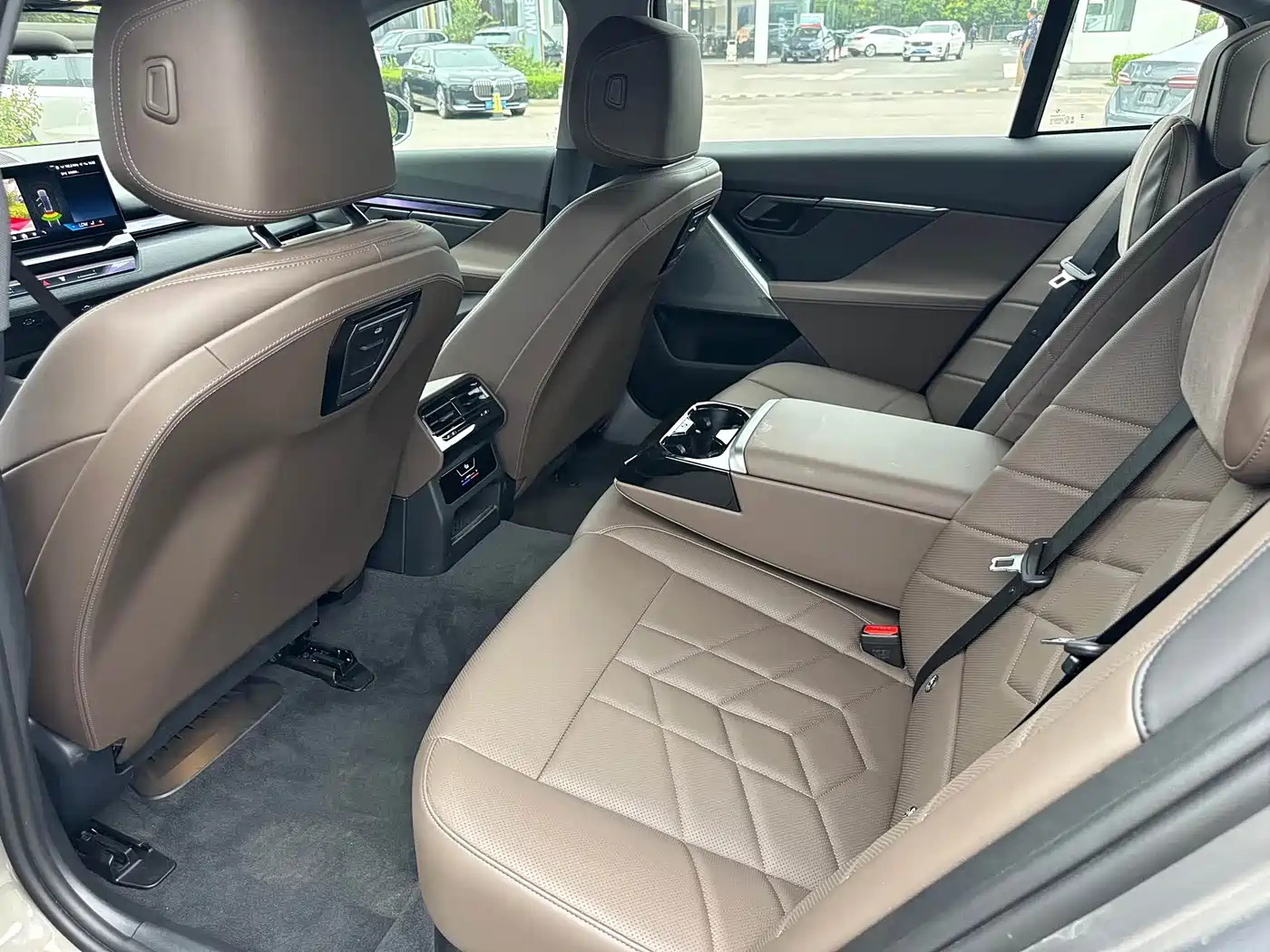 BMW i5 2024 eDrive 35L Luxury Package фото 8