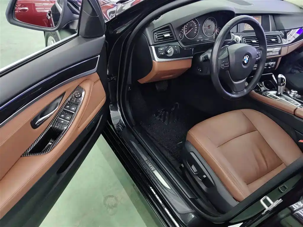 BMW 5 Series 2017 520Li Classic Edition фото 12