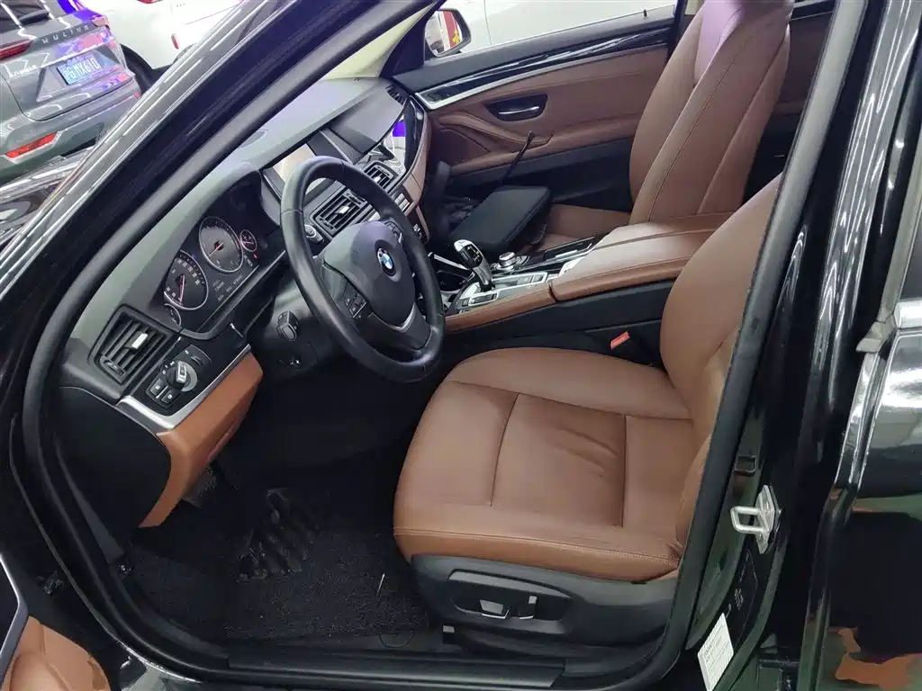 BMW 5 Series 2017 520Li Classic Edition фото 11