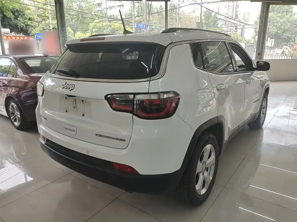 Фото 7 - Jeep Compass
