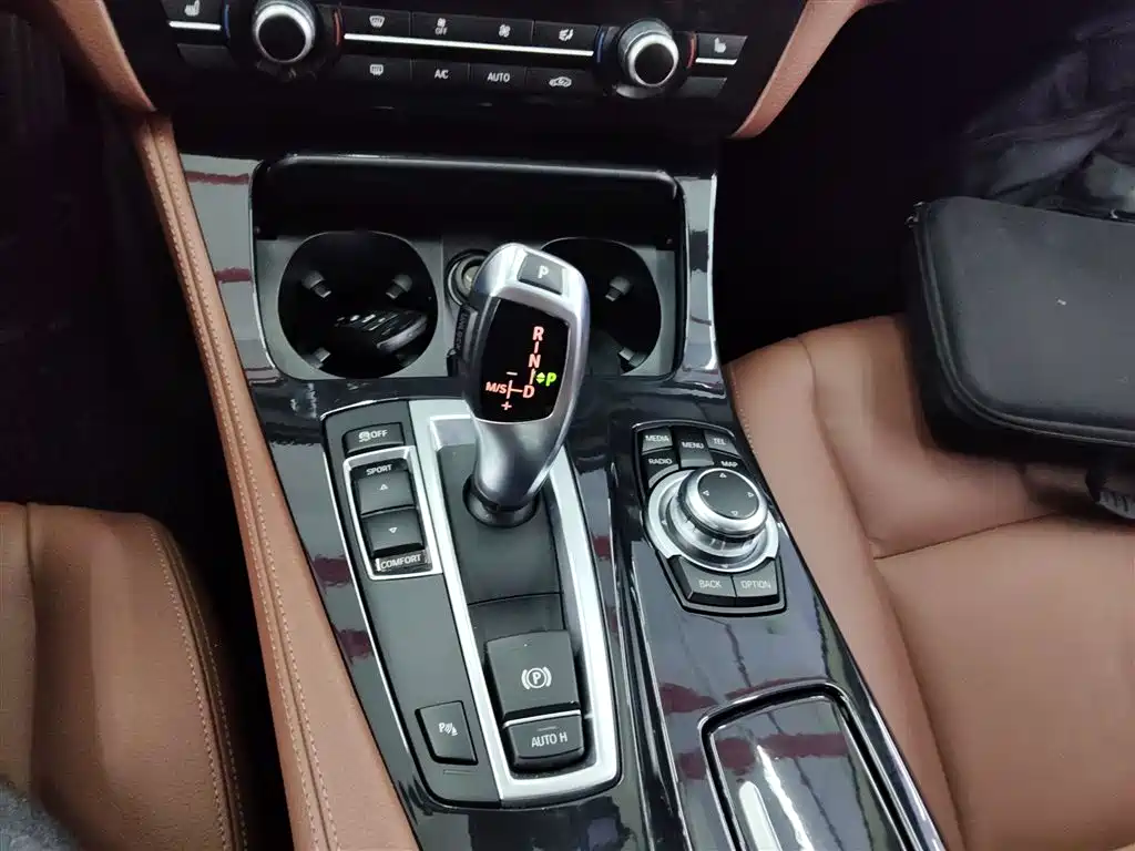 BMW 5 Series 2017 520Li Classic Edition фото 10