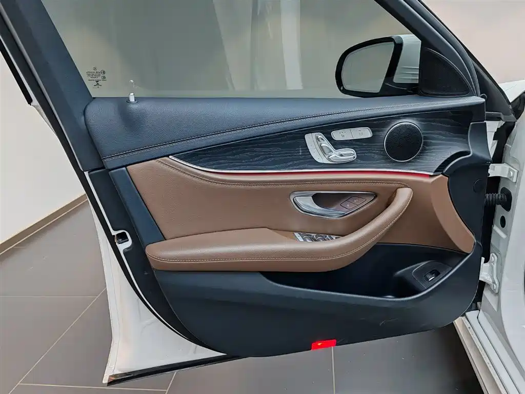 Mercedes-Benz E-Class 2023 E 300 L Sport Fashion фото 18