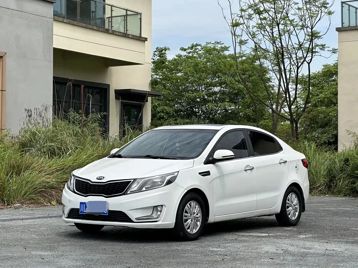 Kia K2 2012 Sedan 1.4L MT TOP Commemorative Edition фото 2