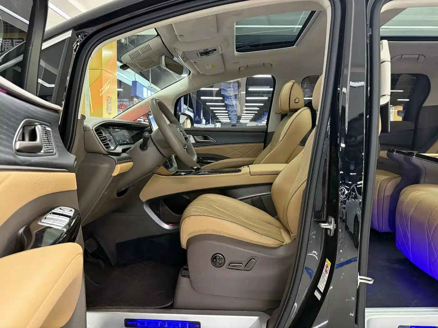 Denza D9 2022 DM-i 970 AWD Flagship фото 10