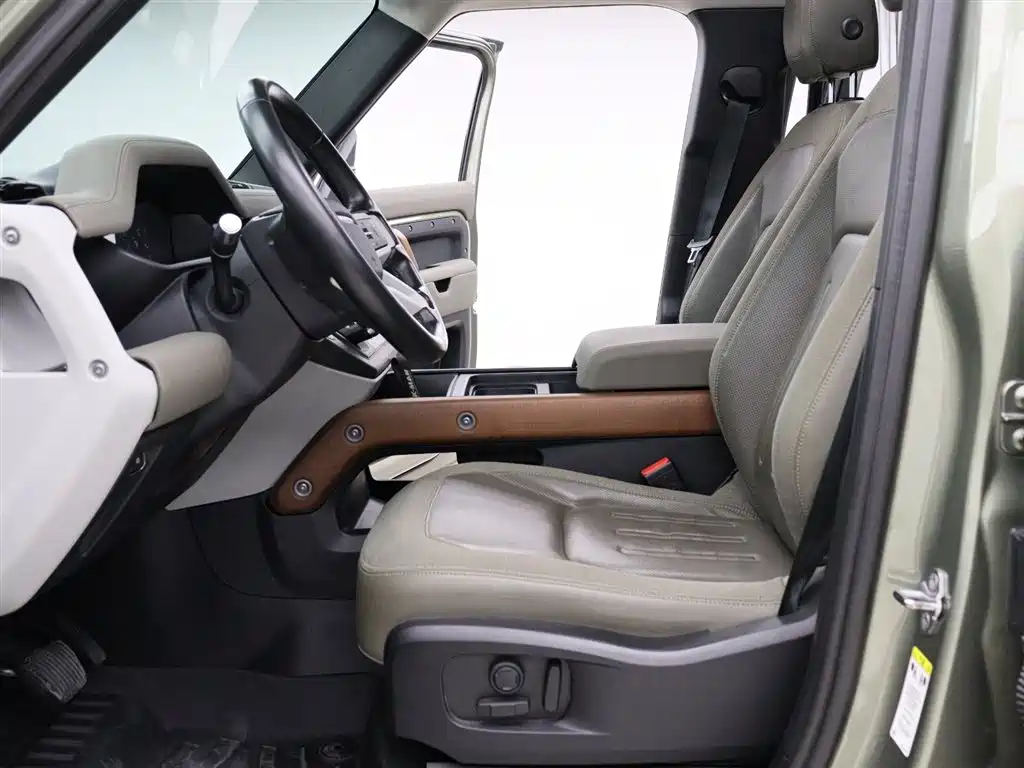Land Rover Defender 2021 110 P400 SE фото 2