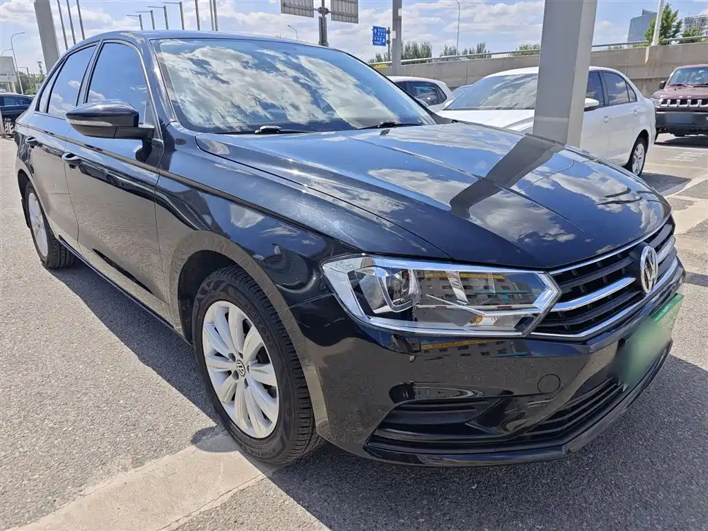 VOLKSWAGEN BORA