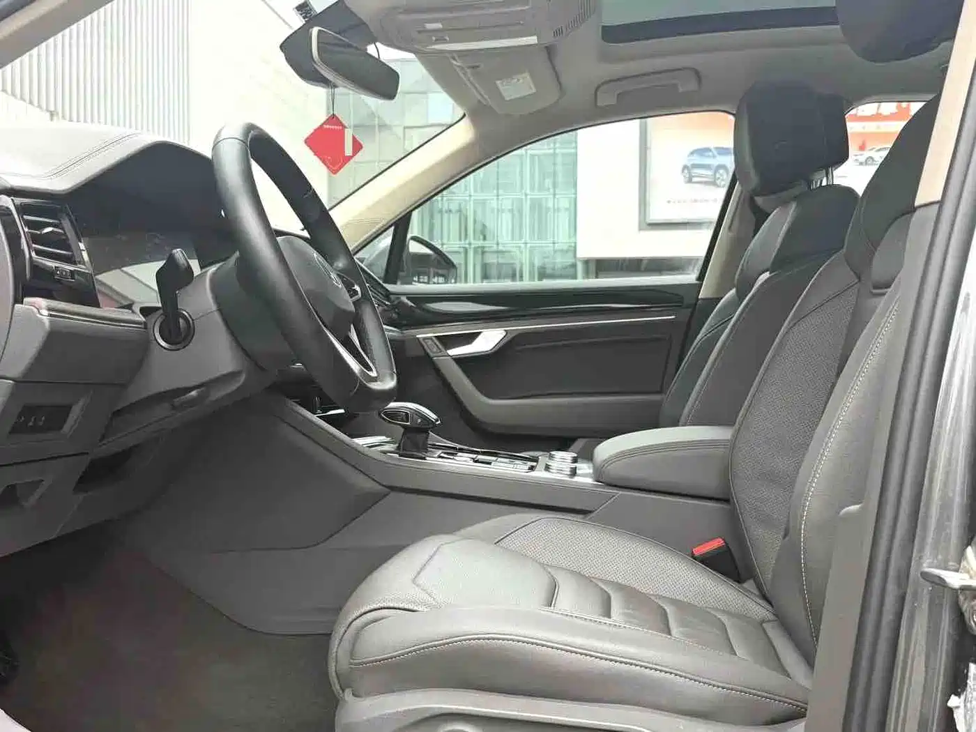 Volkswagen Touareg 2021 3.0TSI R-Line Classic Sport Package фото 6
