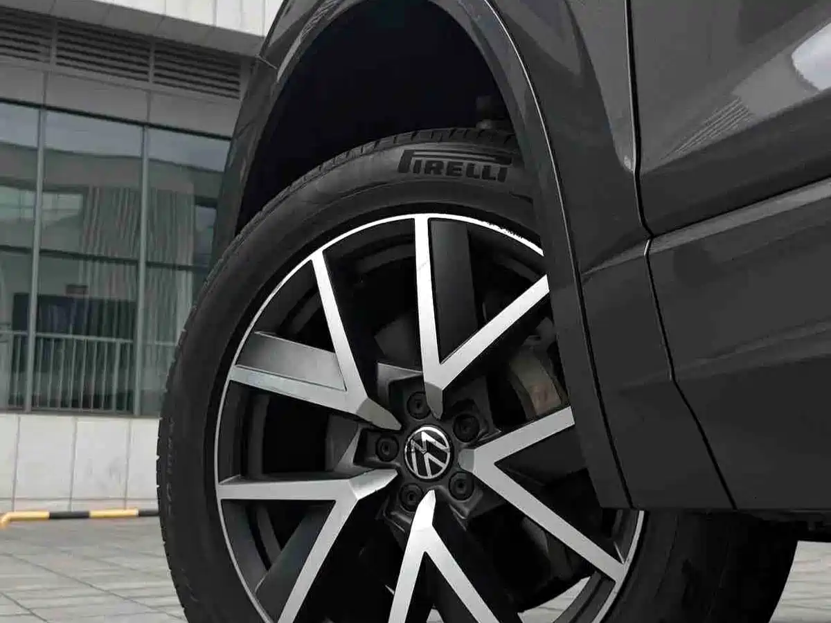 Volkswagen Touareg 2021 3.0TSI R-Line Classic Sport Package фото 4