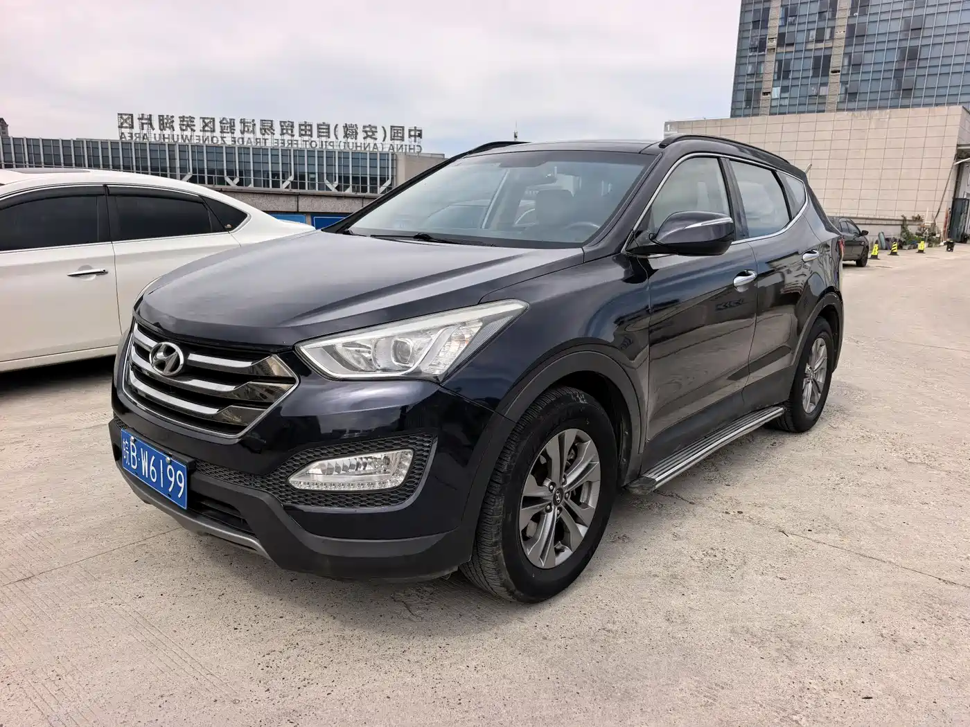 Hyundai Santa Fe 2013 Model 2.4L Automatic 2WD Smart
