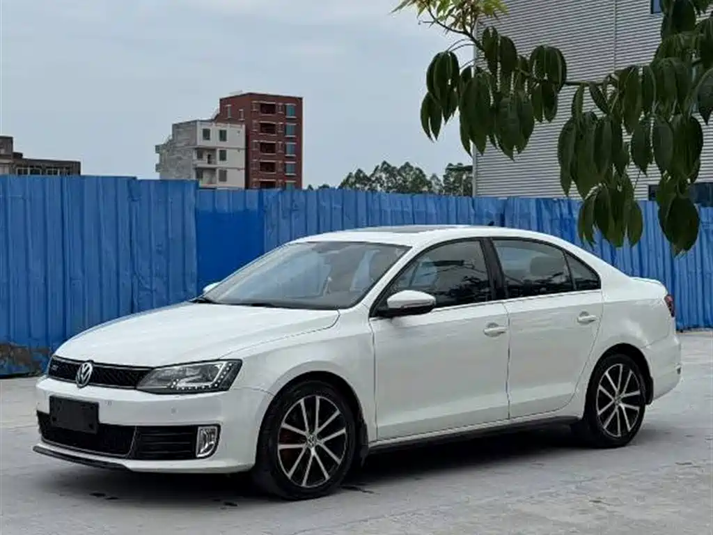 Volkswagen Sagitar 2013 2.0TSI GLI фото 2