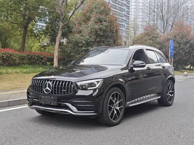 MERCEDES-BENZ GLC AMG