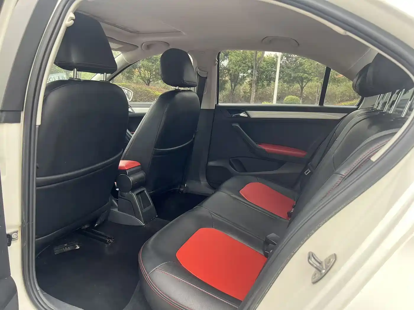 Volkswagen Jetta 2015 1.6L Manual Comfort фото 10