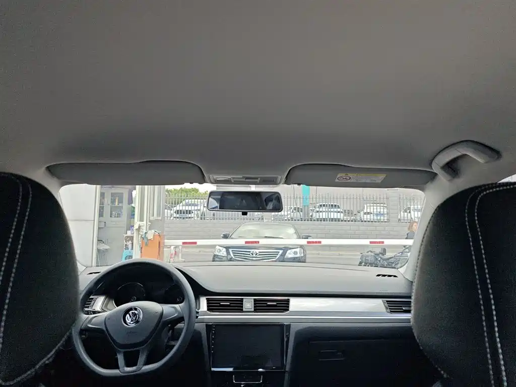 VOLKSWAGEN BORA