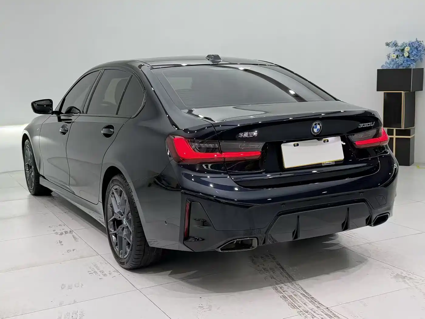 BMW 3 Series 2025 330Li M Sport Night Edition фото 9