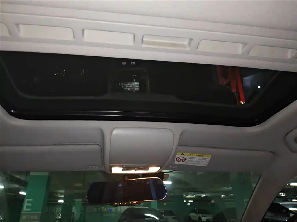 Volkswagen Polo 2014 1.6L Cross Polo Automatic фото 9