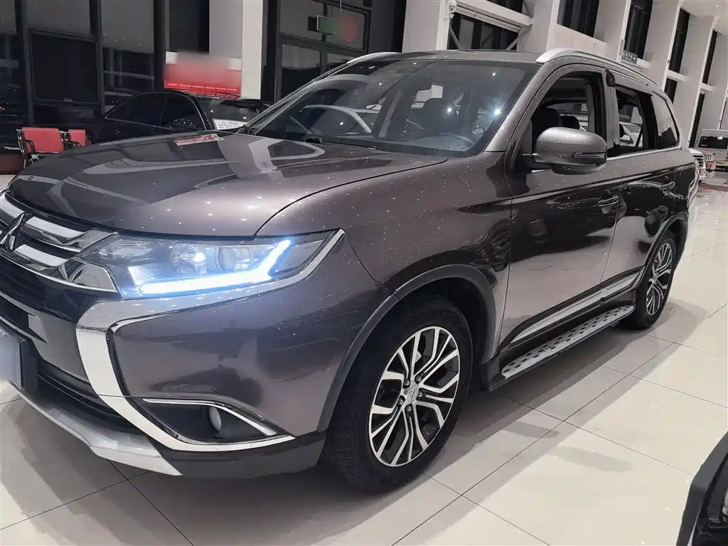 MITSUBISHI OUTLANDER