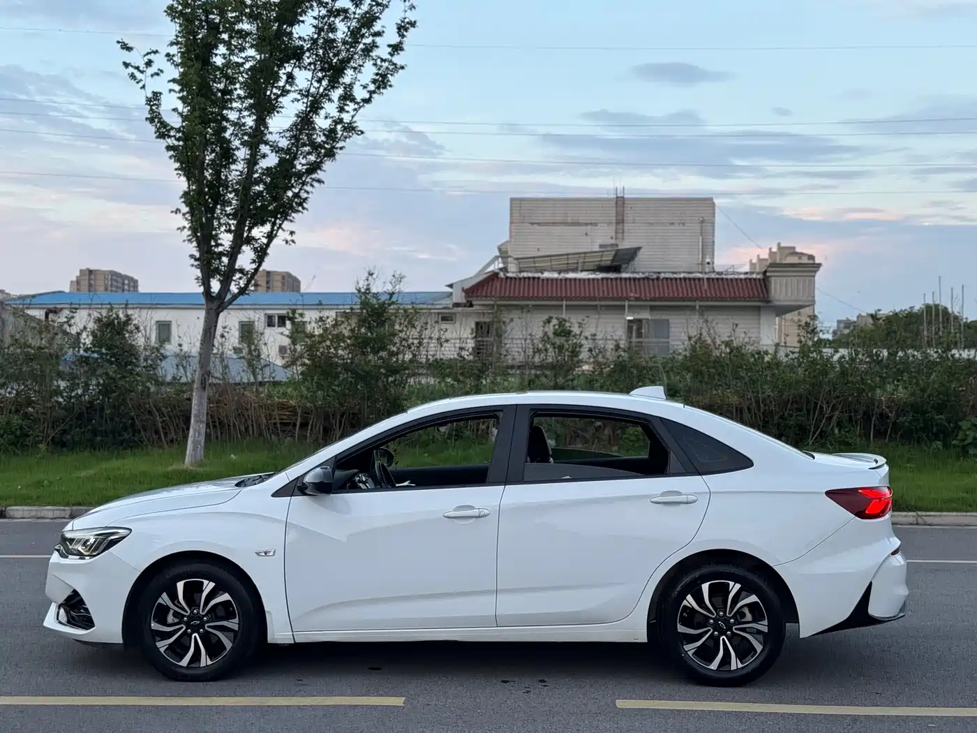 Chevrolet Monza 2019 RS 330T Auto Smooth Edition China VI 10