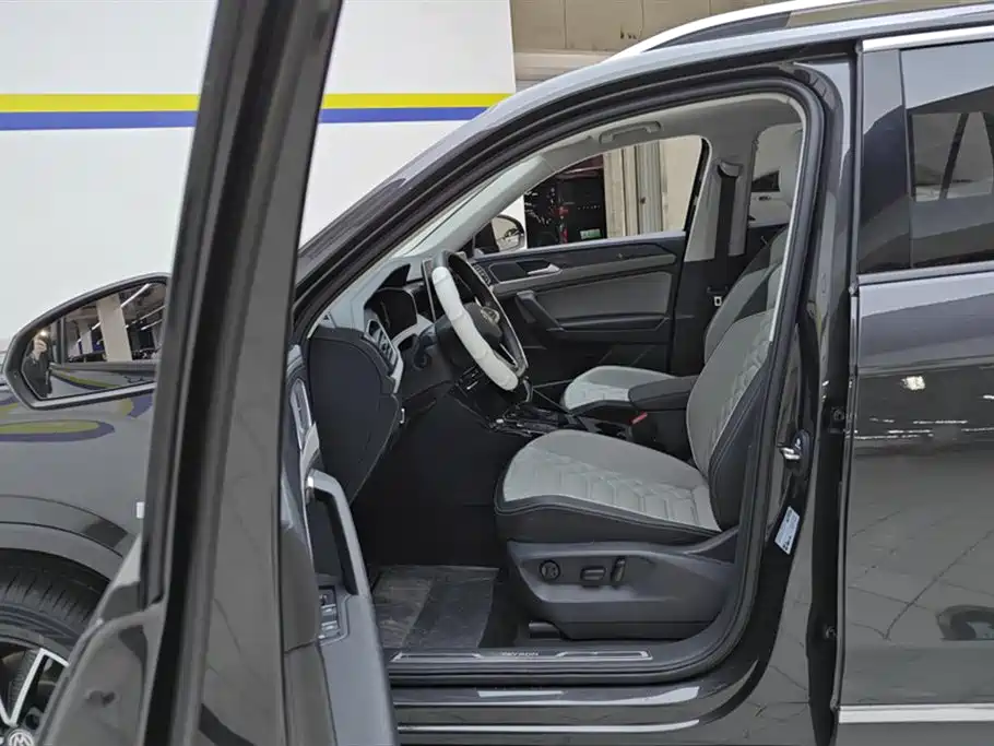 Volkswagen Tayron 2023 330TSI 2WD Luxury Plus Advanced Edition фото 9
