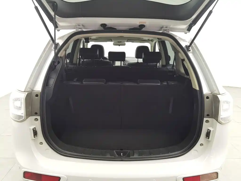 Mitsubishi Outlander (Import) 2015 2014 2.4L 4WD Luxury Value Edition 7-seater