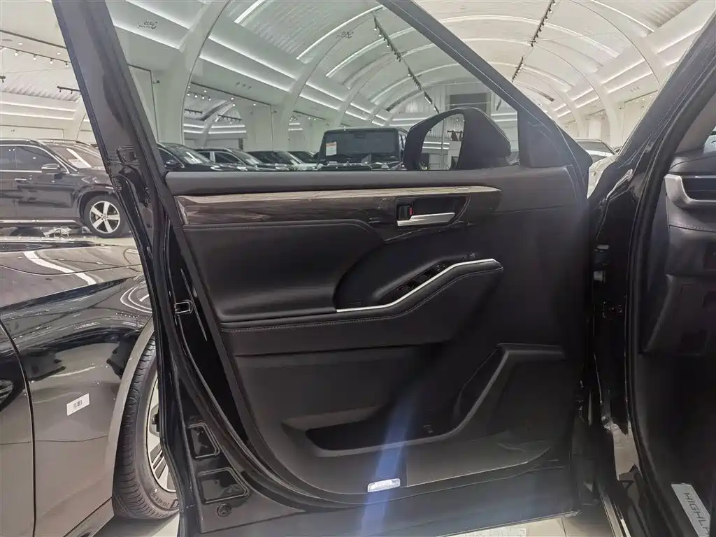 TOYOTA HIGHLANDER