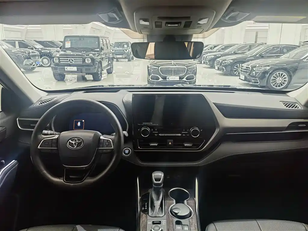 TOYOTA HIGHLANDER