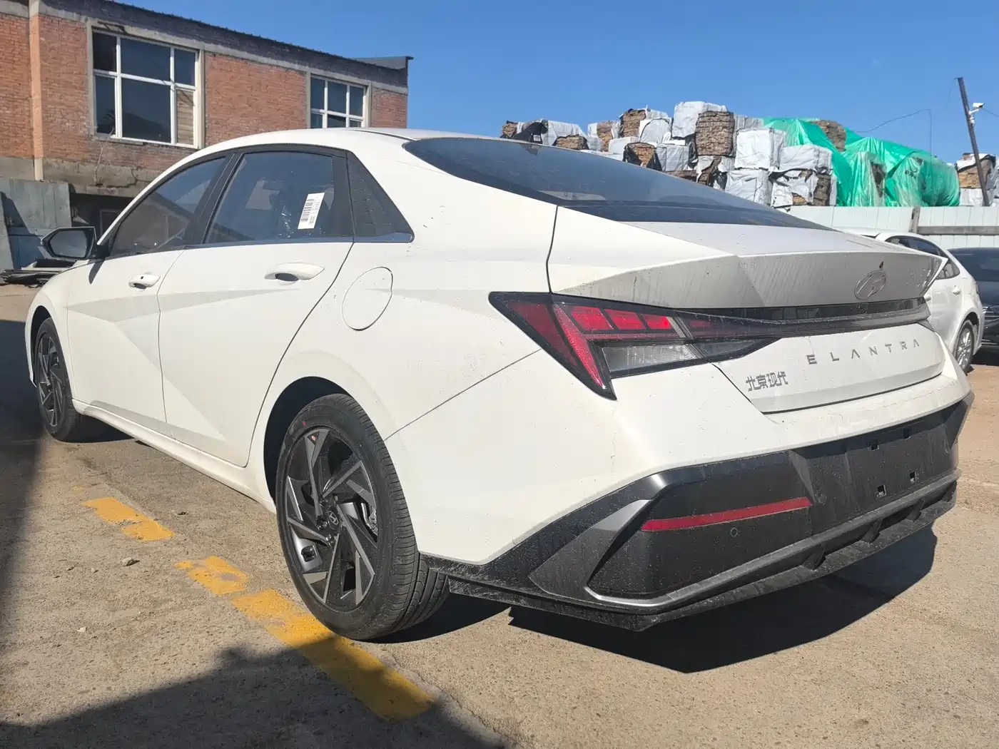 Hyundai Elantra 2023 Model 1.5L CVT LUX Premium Edition фото 5